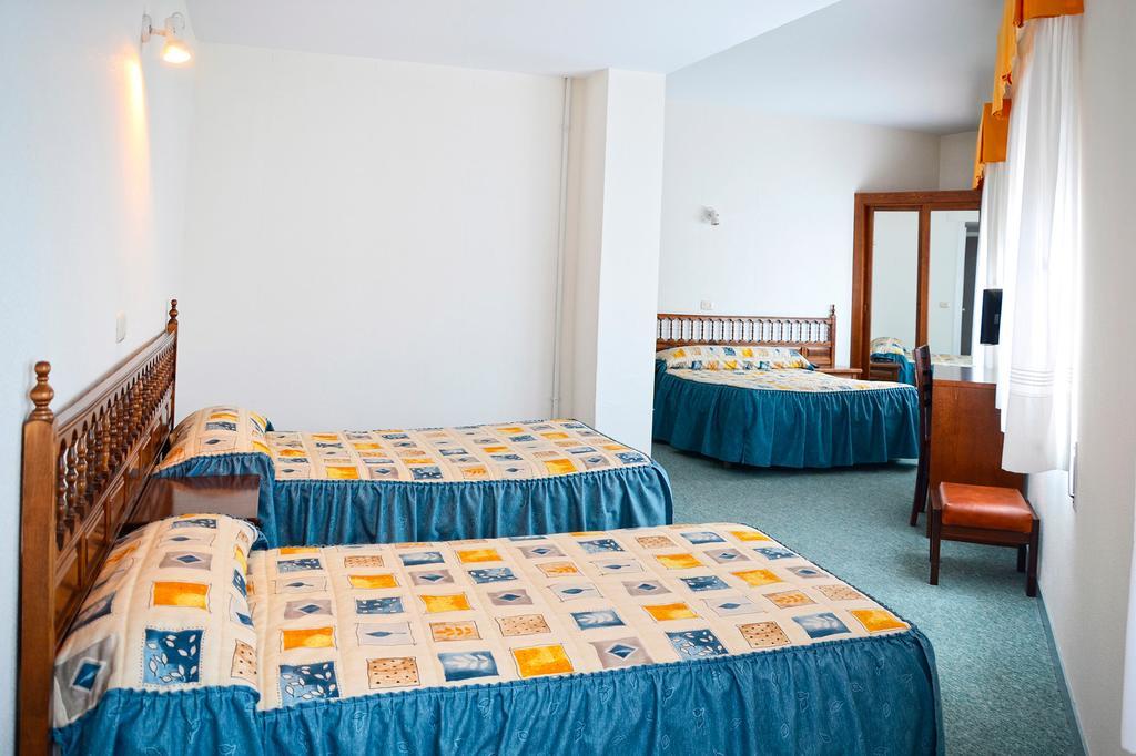 Отель Hostal La Viuda Pobra De Trives Номер фото